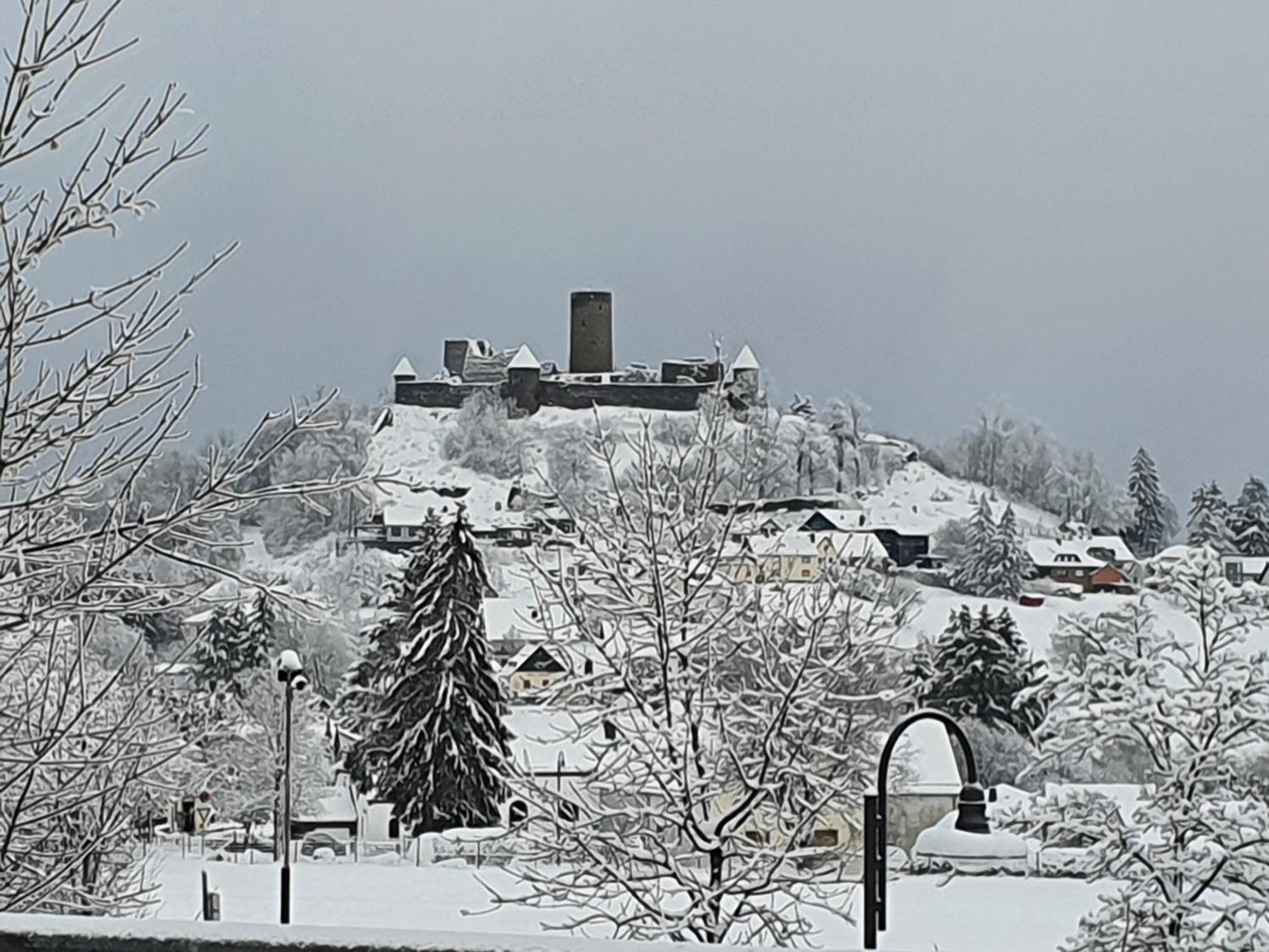 Hofis Gaestehaus Meuspath