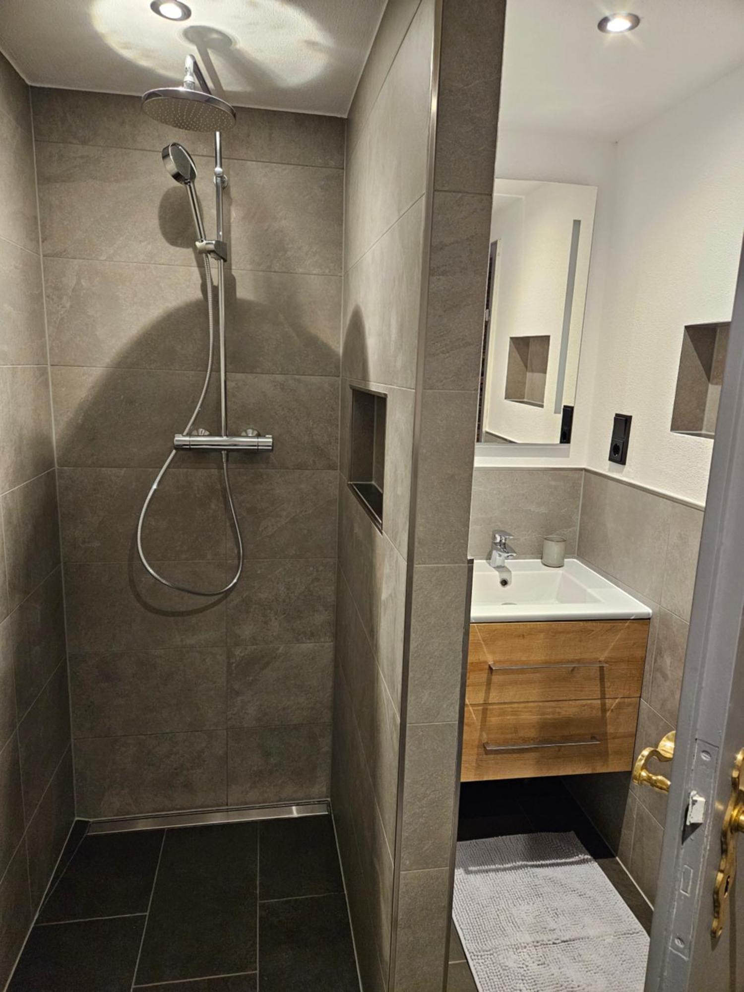 Hofis Gaestehaus * Meuspath