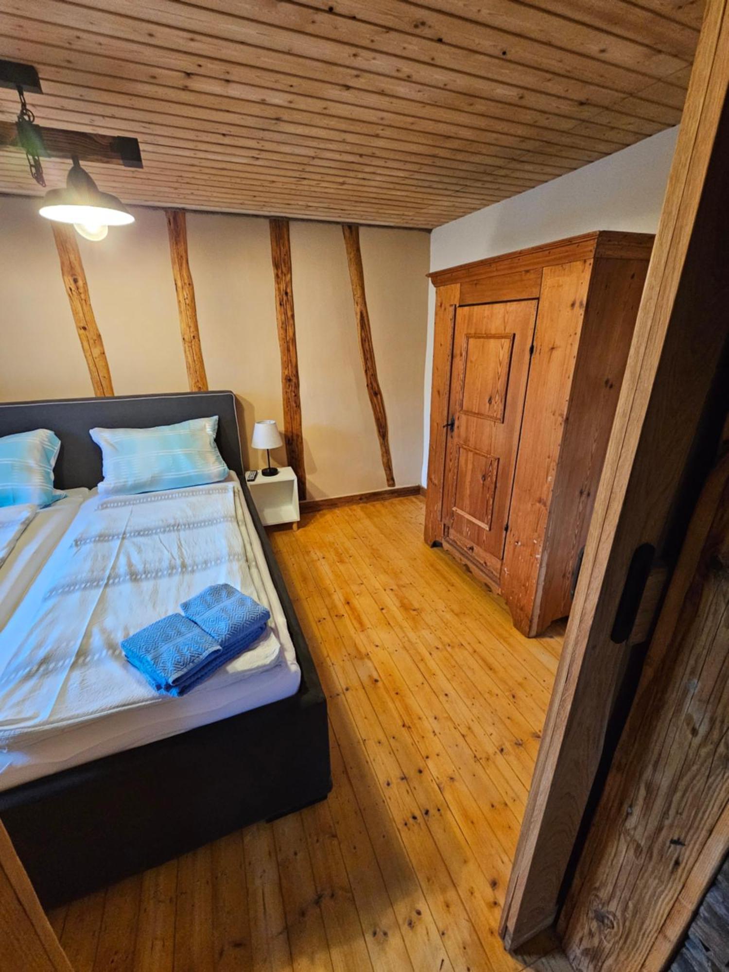 Hofis Gaestehaus Apartment
