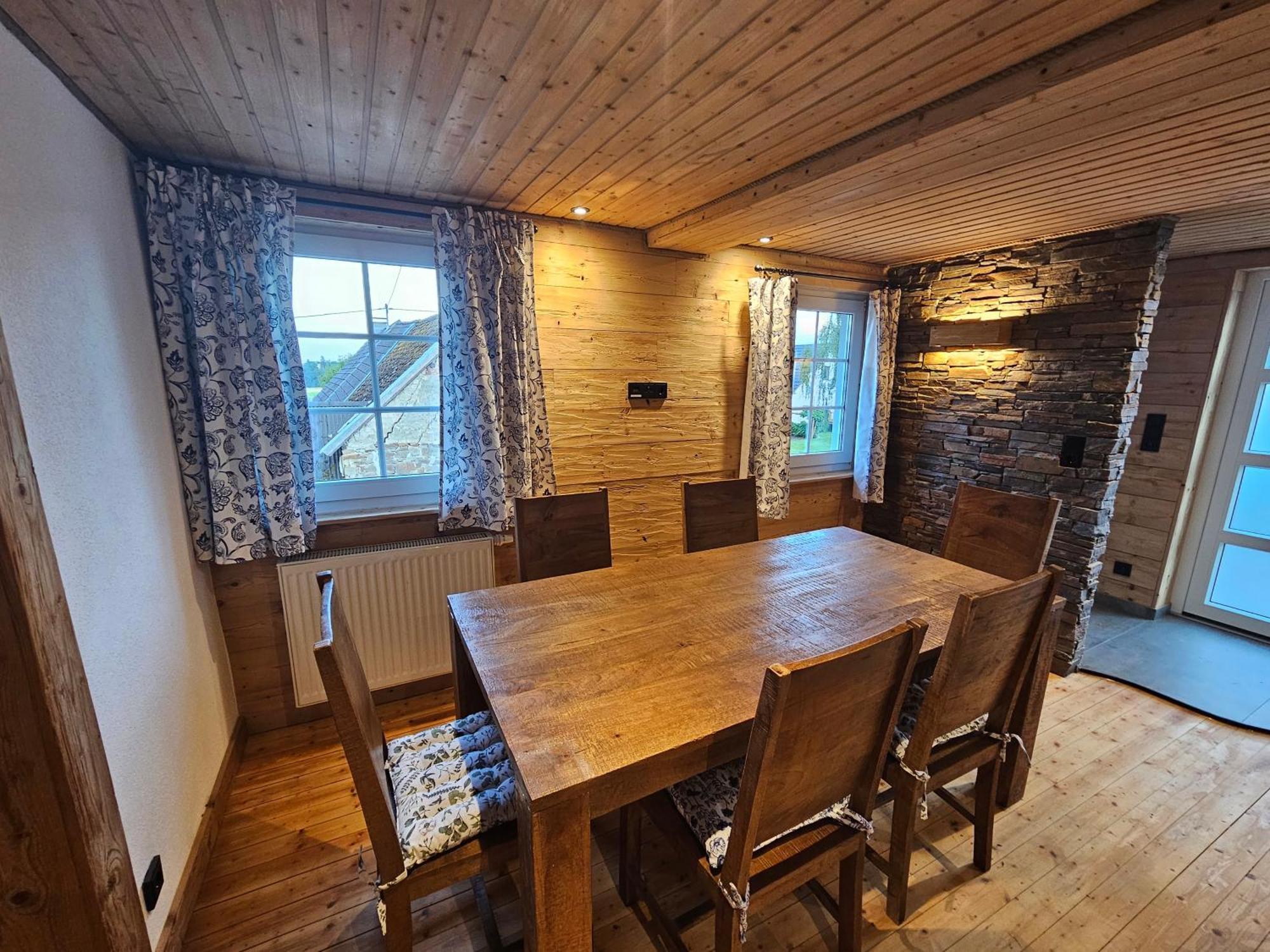 Hofis Gaestehaus Apartment Meuspath