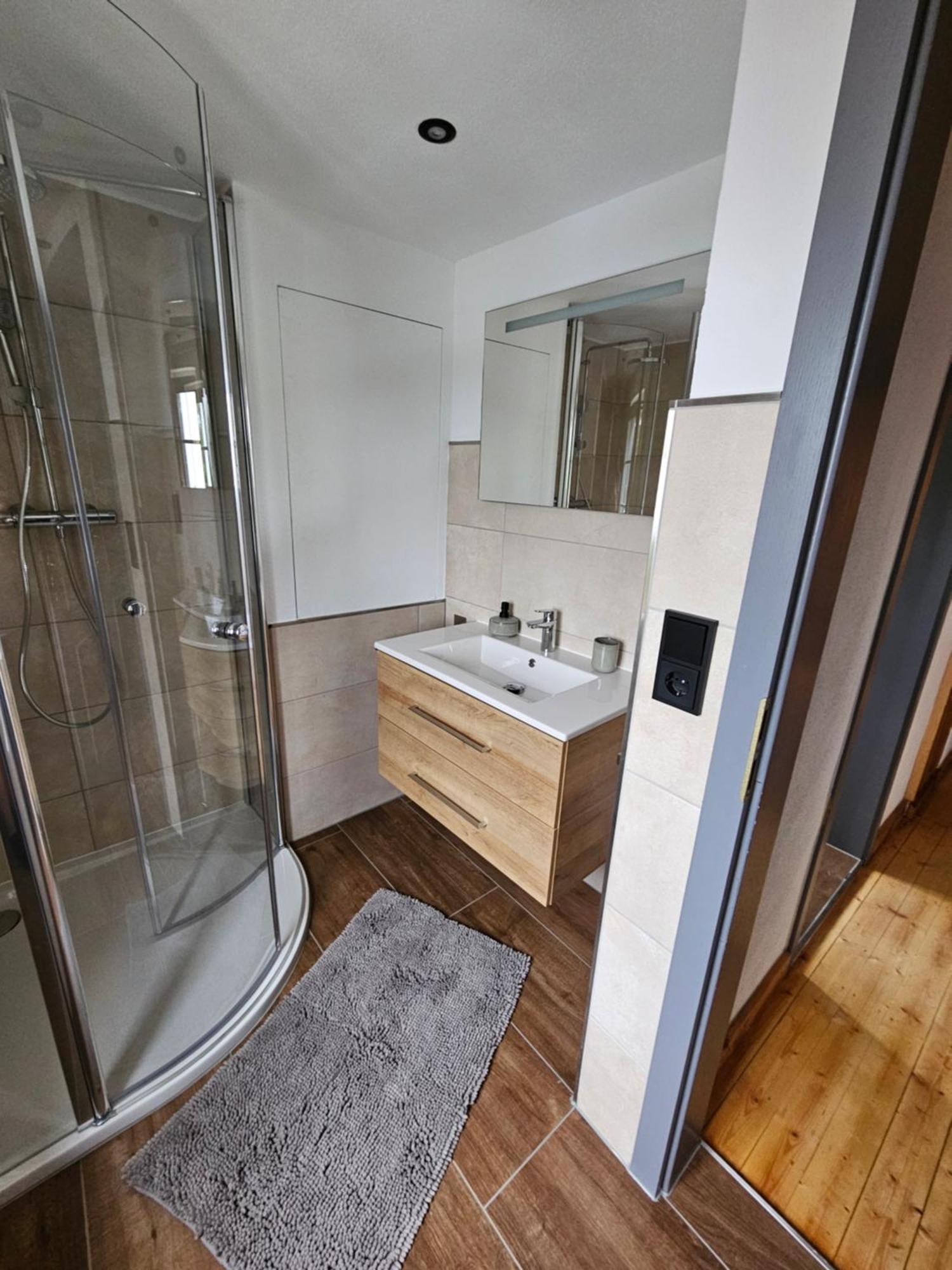Apartment Hofis Gaestehaus Meuspath